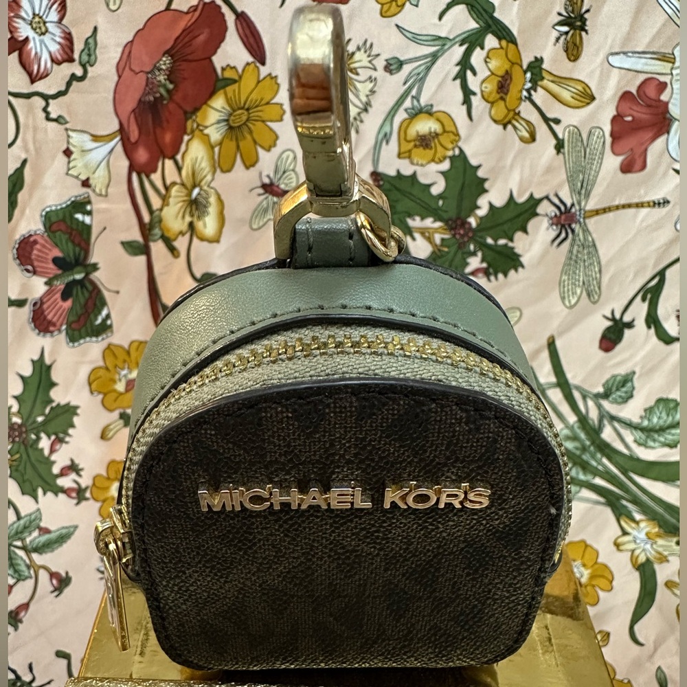 Michael Kors XS Jet Set Travel Mini Bag Keychain with Signature Monogram - Picture 3 of 6